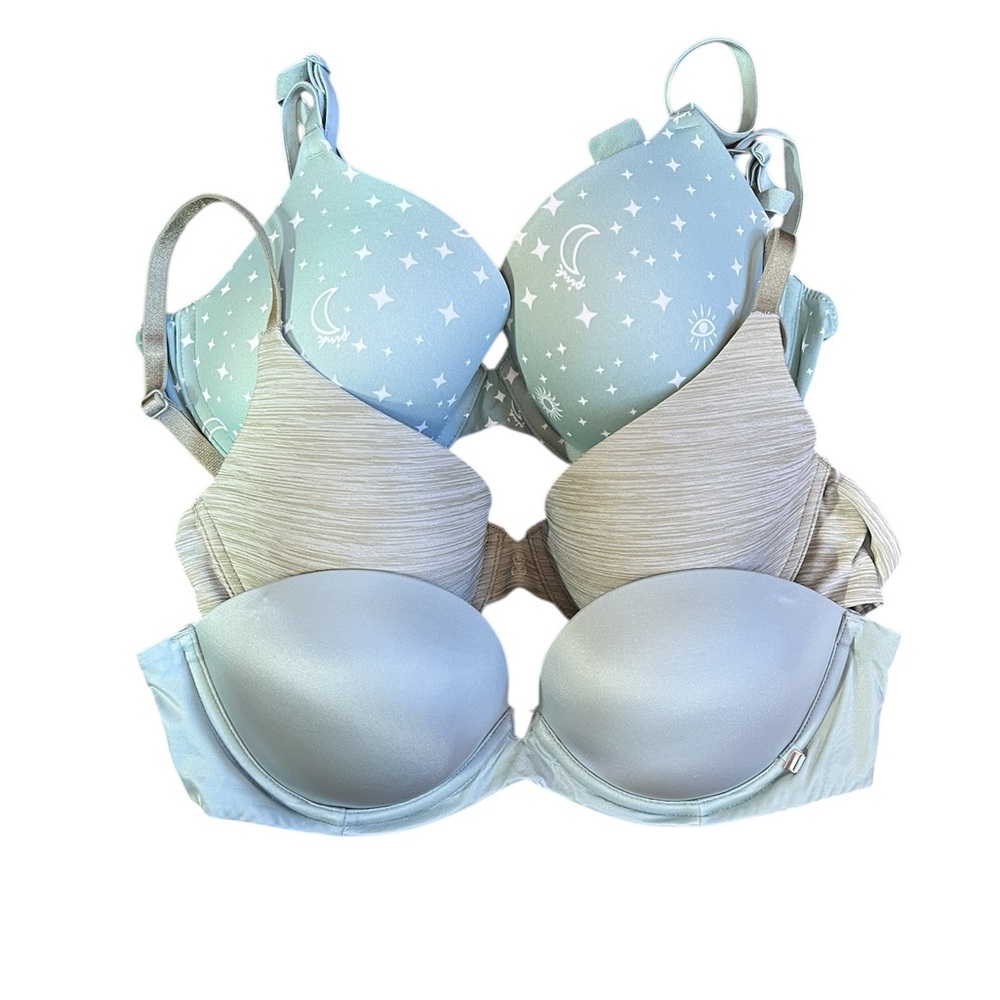 Victoria’s Secret pale green bra bundle